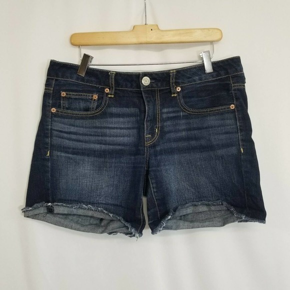 American Eagle Dark Wash Mid Rise 7" Cut Off Jean Shorts Size 6 - Picture 1 of 4